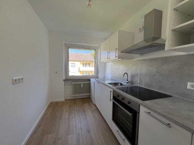 Geschmackvolle, sanierte 2-Zimmer-Wohnung mit geh. Innenausstattung mit Balkon und EBK in Neusäß