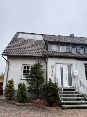 Ein Raumwunder! Gepflegte Doppelhaushälfte mit ausgebautem Spitzboden