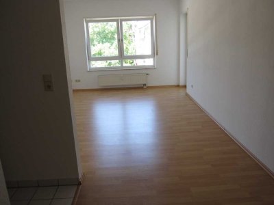 Vollständig renovierte 2-Zimmer-Wohnung mit Balkon und Einbauküche in Rauenberg