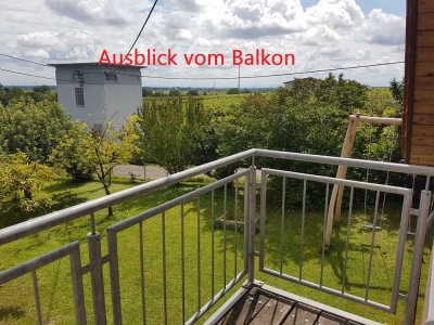 Helle 1-Zimmer, Bad, Balkon, Küche Wohnung Dachgeschoss mit Ausblick ins Grüne, Feldrandlage