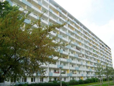 Für die Generation 50plus: 1-Raum-Wohnung mit Loggia, Bad mit Dusche, zentrumsnah