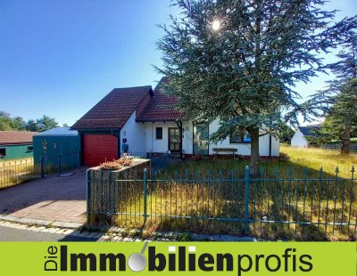 56037 - Viele Möglichkeiten: Einfamilienhaus mit 2 Garagen und großem Garten