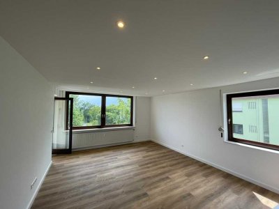 Großzügige 2-Zimmer-Wohnung mit grandiosem Ausblick, Tiefgaragenstellplatz und moderner Ausstattung