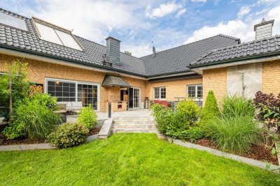 Fantastisches Ein-/Zweifamilienhaus in Hönow - Innenpool, Sauna, Kamin, vier Bäder/WCs, Garage usw.