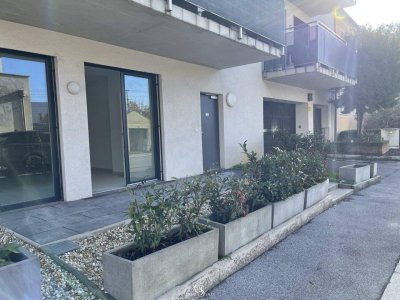 Top ausgestattete, helle Wohnung mit zwei Terrassen und Garten