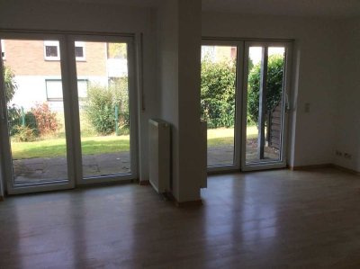Helle Einzimmerwohnung mit gemütlicher Terrasse