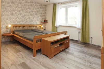 Großzügige, helle 2 Zi. ETW mit gr. Balkon, TG und FS in Endetage.