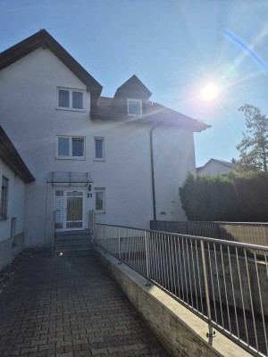 Exklusive 3 Zimmer Wohnung in Erkenbrechtsweiler provisionsfrei direkt vom Eigentümer