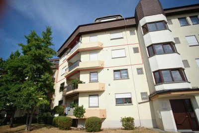 Stilvolle, modernisierte 4-Raum-Wohnung mit Balkon und EBK in Gottmadingen