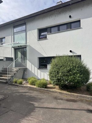 Geschmackvolle, neuwertige 3-Zimmer-Wohnung mit gehobener Innenausstattung mit EBK in Backnang / W.