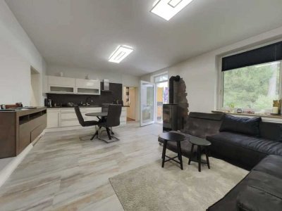 Provisionsfrei! Barrierefreie, renovierte 2-Zimmer-Wohnung mit Einbauküche & Außenstellplatz