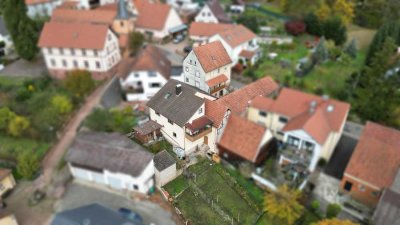 Landwirtschaftliches Anwesen im Ortskern, ideal für Handwerker