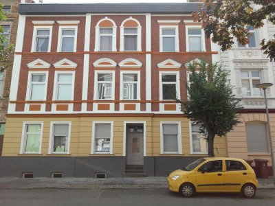 Helle renovierte Wohnung mit Balkon