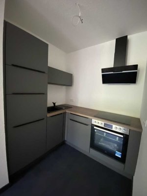 ** kleine 2-Raum Wohnung mit Balkon und Einbauküche **