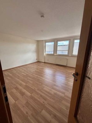 VERKAUFT! 3-Zimmer Dachgeschoss-Wohnung mit herrlicher Loggia