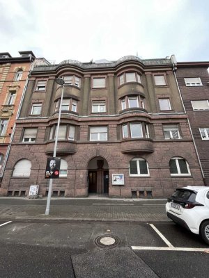 Erstbezug nach Renovierung, 3 ZKB mit Balkon und Altbaucharme