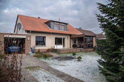 Zweifamilienhaus mit großem Garten in Braunschweig-Schapen