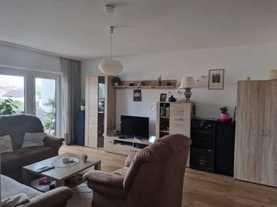Vollständig renovierte 2-Raum-Wohnung mit Balkon und Einbauküche in Rain