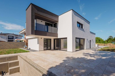 MODERNES DESIGNERHAUS MIT GARTEN &amp; POOL | ERSTBEZUG | VIDEO-PRÄSENTATION