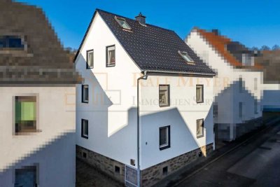 * Traumhaftes Einfamilienhaus – Komplett saniert mit Nebengebäude und Scheune in Wetzlar-Naunheim *