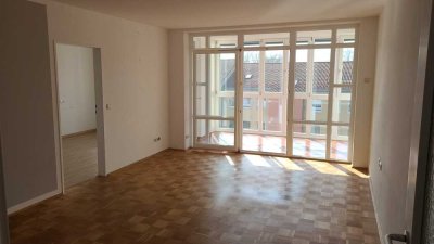 Schöne 4-ZKB Wohnung mit Wintergarten zu vermieten