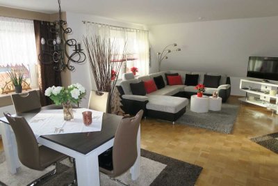 Helle 4,5 Zimmer Maisonetten-Wohnung in einem freistehenden 3 Familienhaus!