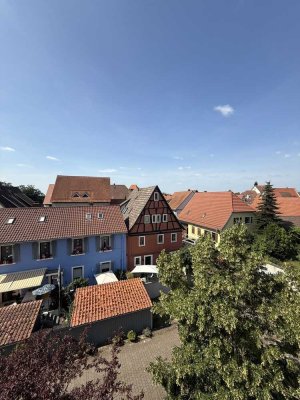 Charmante, freie 4-Zimmer-Wohnung mit Dachstudio und Loggia inkl. Tiefgarage – ruhige Altstadtlage