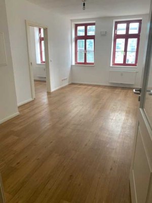 Servicewohnen in Seniorenresidenz! schöne 1,5-Zimmerwohnung mit Duschbad, EBK mgl.  und Fahrstuhl