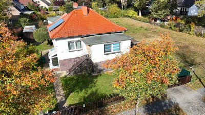 Charmantes Einfamilienhaus mit großem Grundstück und vielseitigen Nebengebäuden