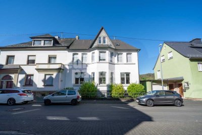 Erstbezug nach Renovierung: Dachgeschosswohnung im Zentrum von Idar!
