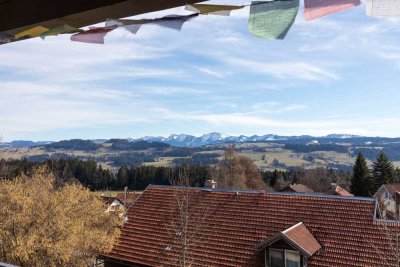 Neuwertige Dachgeschosswohnung
mit schönem Bergblick in Ried/Lindenberg