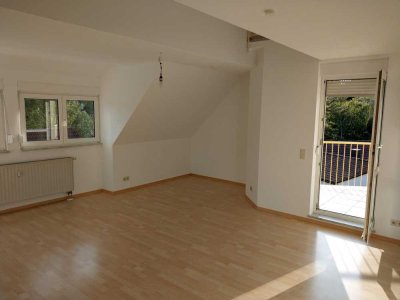 Gepflegte 2,5-Zimmer Maisonette-Wohnung mit Balkon in Nürnberg-Schniegling