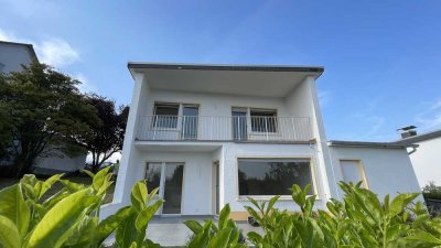 Freistehendes Einfamilienhaus mit großem Garten - Traumblick