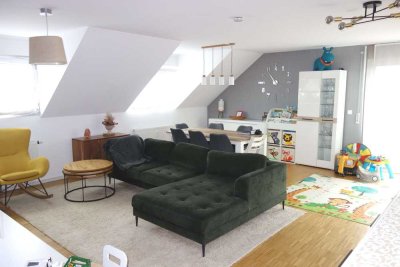 schöne 3 Zimmer DG-Wohnung mit Balkon und Garage