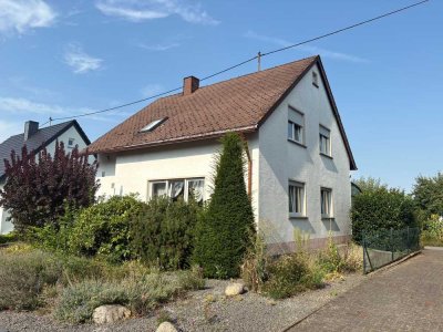 **Einfamilienhaus mit Garten und Garage sucht neue Familie**