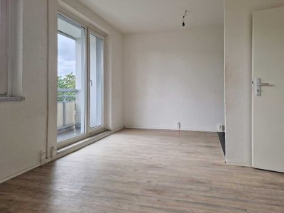 Helle Wohnung mit Balkon und offener Küche – bald bezugsfertig!