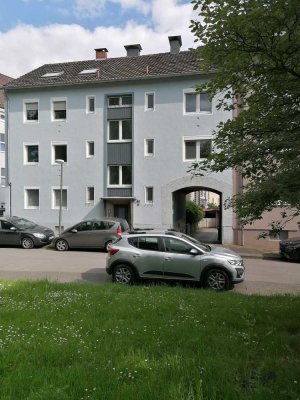 **Auf die Lage kommt es an!  Großzügige 2,5-Zimmer-Wohnung