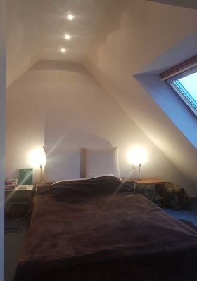 Büderich - Elegante Zweizimmer - Dachgeschosswohnung  mit Parkett