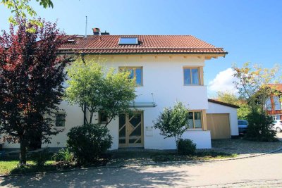 Großzügige Doppelhaushälfte in schöner, ruhiger Wohnlage