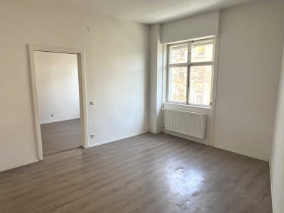 3 Zi.-Altbauwohnung mit Balkon! *ohne Käuferprovision*