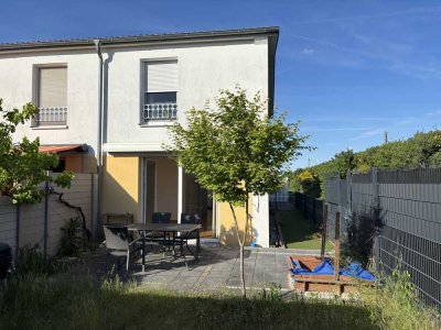 Charmantes Reihenendhaus mit Garten & Einbauküche