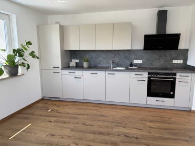 Erstbezug, Leben in der Natur und trotzdem zentral, sonnige Wohnung mit Fernblick ins Altmühltal