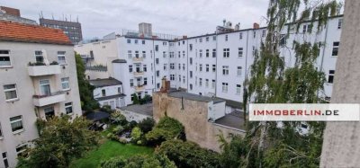 IMMOBERLIN.DE - Stilvolle Altbauwohnung mit ruhigem Südbalkon im Alt-Tegeler Zentrum