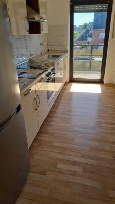 3 Zi 79qm mit Balkon Einbauküche 1. OG in KR Hüls