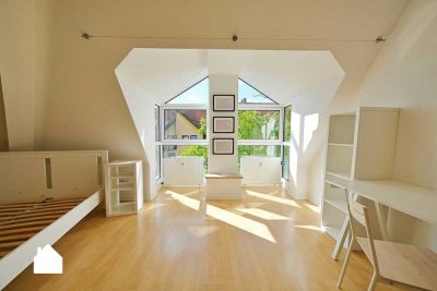 Zentral. Gemütlich. Besonders: teilmöblierte Dachgeschosswohnung mit Stil