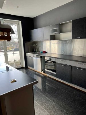 MAKLERFREI  4-Zimmer-Dachgeschosswohnung  SEHR HELL TOPLAGE mit Balkon und EBK in Leverkusen