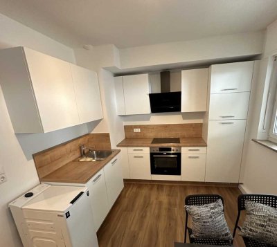 Komplett neu renovierte 2-Zimmer-Wohnung mit Einbauküche in Augsburg