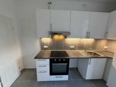 Exklusive 2,5-Zimmer-Hochparterre-Wohnung mit Einbauküche in Kiel
