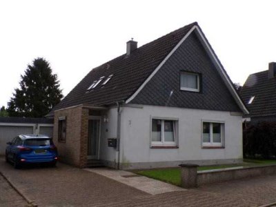 1 - Familienhaus mit Anbau, gr. überd. Terrasse,  Außenabstellräumen und Garage