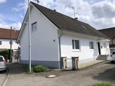 Sehr gepflegtes 1 bis 2 Familienhaus mit ca. 190m² Wfl. und sehr großem Nebengebäude